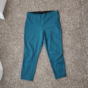 ⭐4/$20⭐ Old Navy Pixie-Style Pant